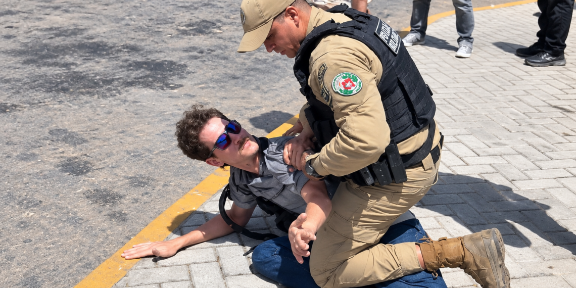 Protesto na UFCG termina em confusão, intervenção da PM e pelo menos duas pessoas detidas