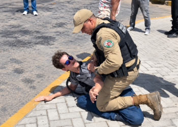Protesto na UFCG termina em confusão, intervenção da PM e pelo menos duas pessoas detidas