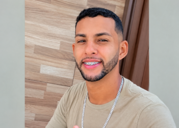 Jovem é morto com pelo menos cinco tiros dentro de barbearia em Santa Rita
