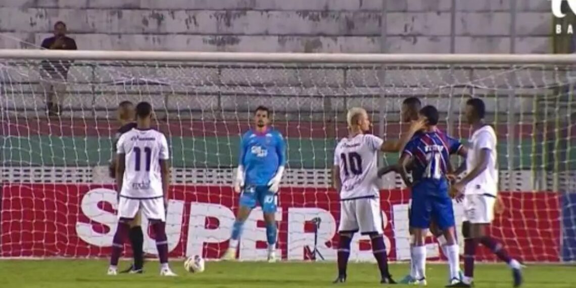 Peixe reage no fim, segura o Bahia e evita derrota na Vila Belmiro; Neymar foi expulso após discussão com Rodrigo Nestor