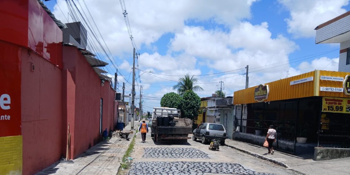 Seinfra realiza operação tapa-buraco e outros serviços de manutenção em 40 bairros de João Pessoa