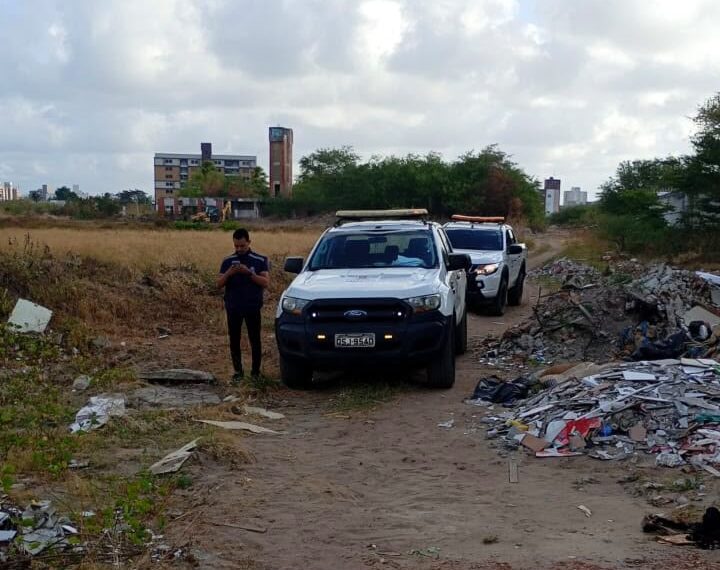 Prefeitura de Cabedelo intensifica fiscalização e multa empresa por descarte irregular de entulhos