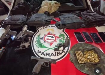 Polícia Militar prende oito homens armados após disparos em via pública no bairro Novo Horizonte