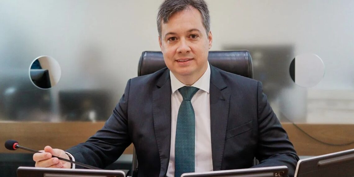 Reeleito para 3º mandato na ALPB, deputado evita antecipar debate sobre Mesa Diretora e diz aguardar orientações de Lucas