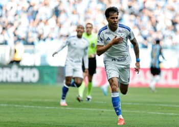 K. Jorge faz 3, Cruzeiro vira sobre Grêmio e mantém Corinthians fora do Z4