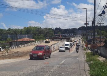 Semob-JP bloqueia trânsito na ladeira Mangabeira/Valentina para içamento de vigas da ponte sobre o Rio Cuiá