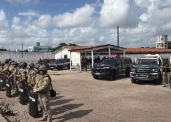Operação apreende mais de 40 celulares e materiais proibidos, no presídio Silvio Porto